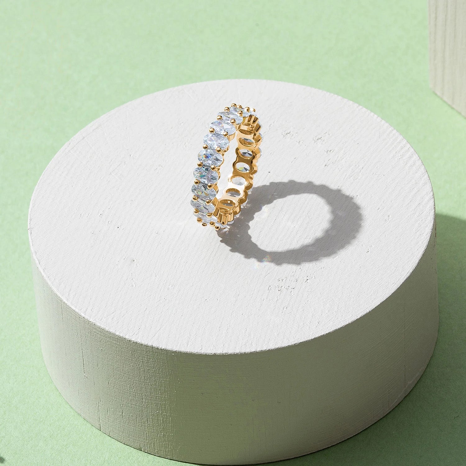 Velverum Oval Eternity Band